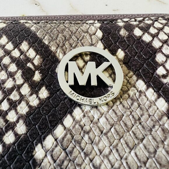 MICHAEL KORS Fulton Animal Print Leather Flat MF Phone Case Zip Wallet Wristlet - Picture 2 of 8
